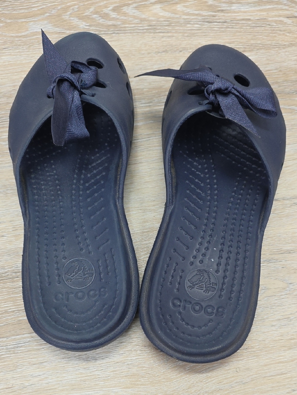 Crocs Womens Audrey Hallmark Navy Blue Slip-On Mule Clog w/Bow Sandals Sz 10 - Picture 11 of 12